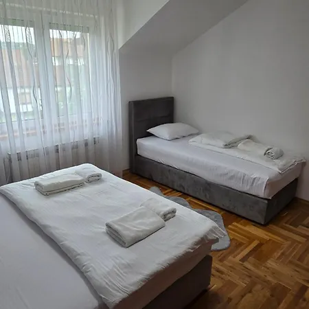 Zlatna Kruna Διαμέρισμα Μπάνια Λούκα