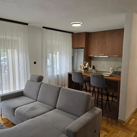 Zlatna Kruna * Μπάνια Λούκα