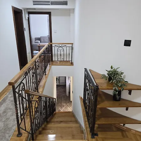 Zlatna Kruna Apartman *