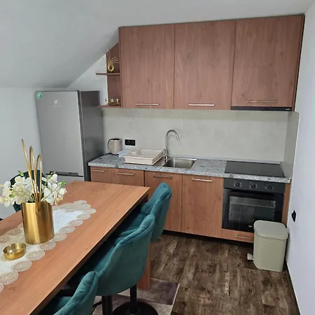 Zlatna Kruna Apartman *